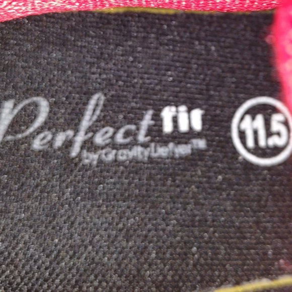 G defy black and red gravity defyer gym shoes, size 11.5. - Picture 4 of 6